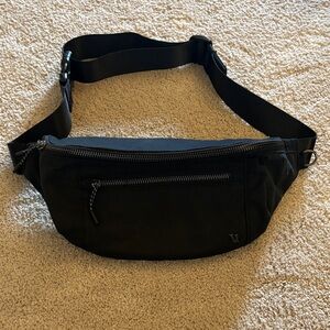 Vuori Black Belt Bag